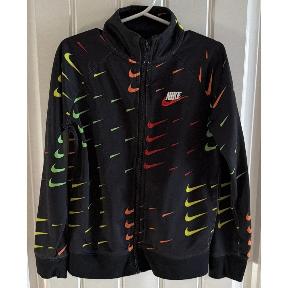 Boy’s Black Nike Multicolor Swoosh Pattern Zip Up Active Track Jacket Size 5/6